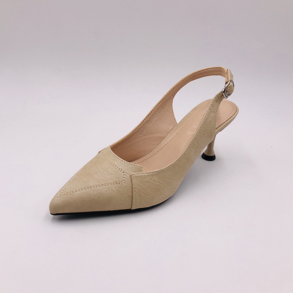 Victory Shoes Women's flip-flops with exposed heels and cowhide texture, fashionable hollow sandals Application Scenario