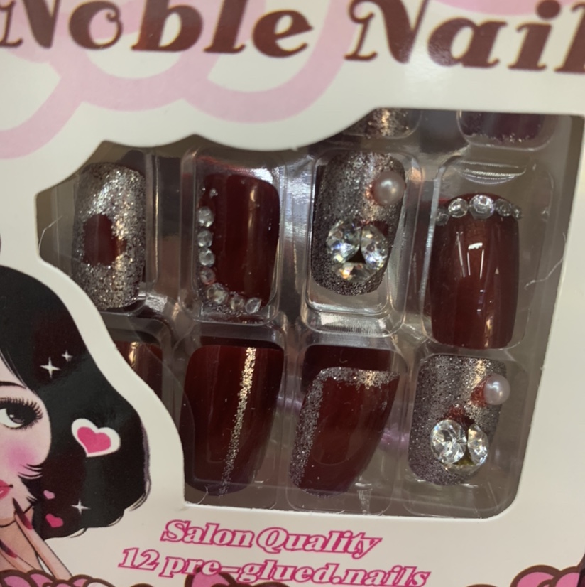 3D manicure in Burgundy silver powder