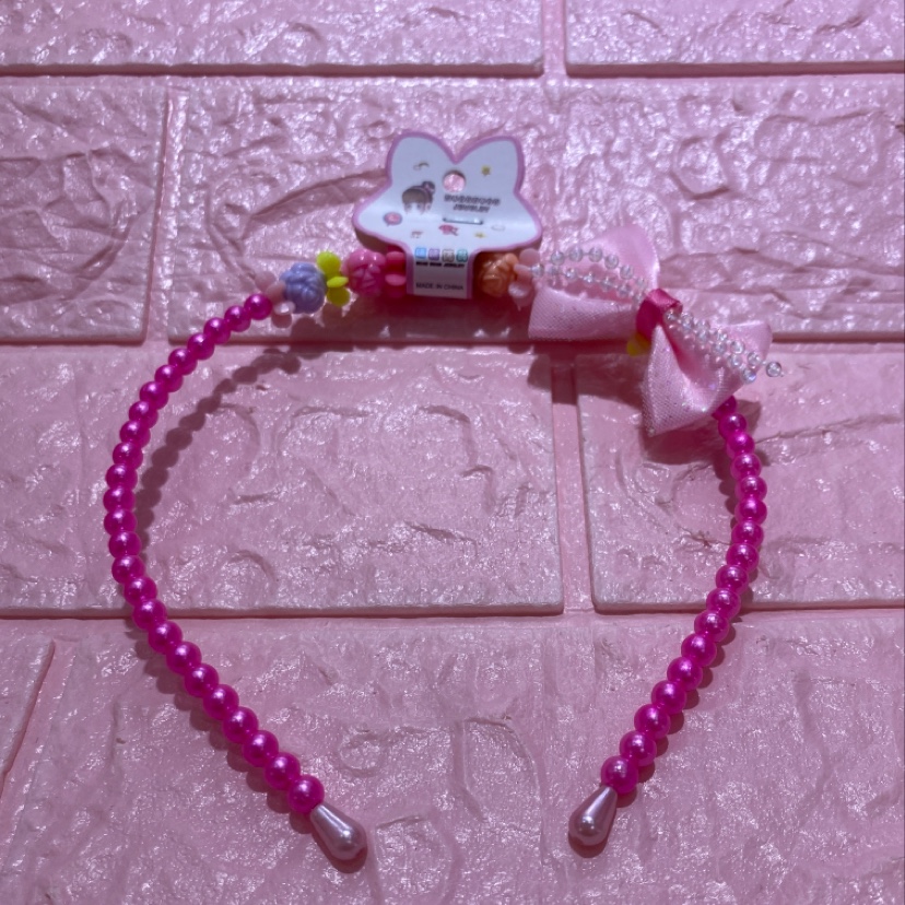 Children's beaded pearl headbands, bow tie flowers, and bow tie flowers are cute and warm Item Picture