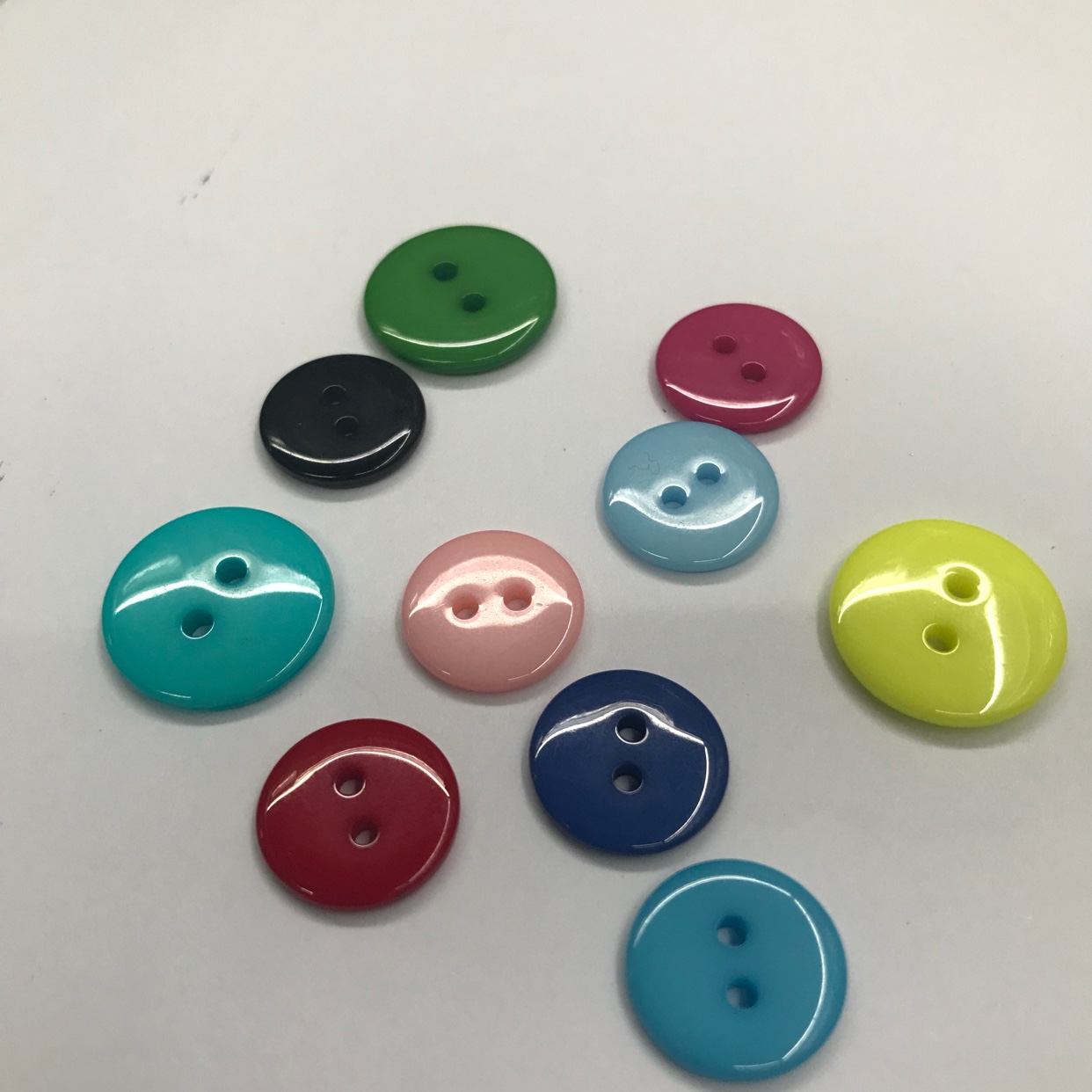 树脂彩色儿童圆形钮扣饰品服装辅料
