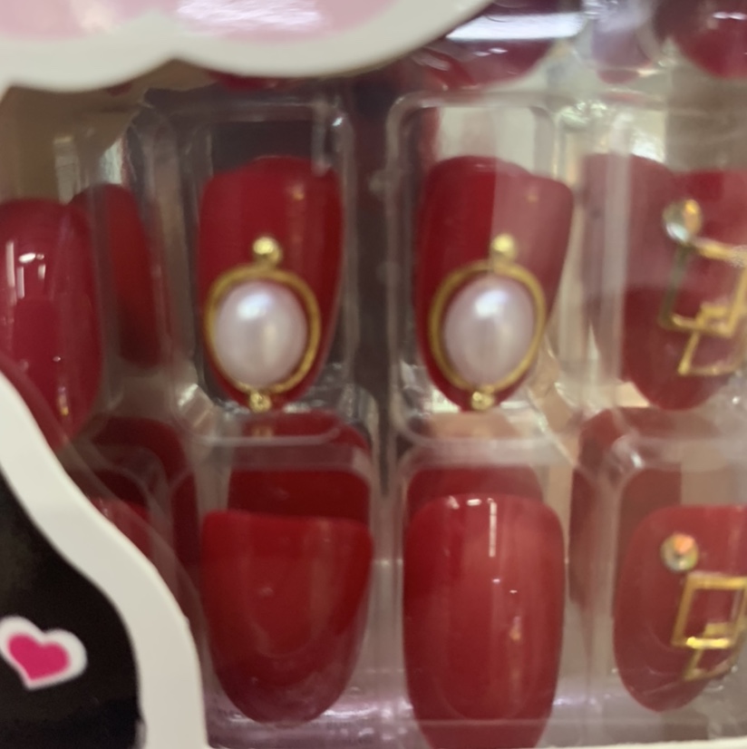 Burgundy oval Pearl 3D manicure