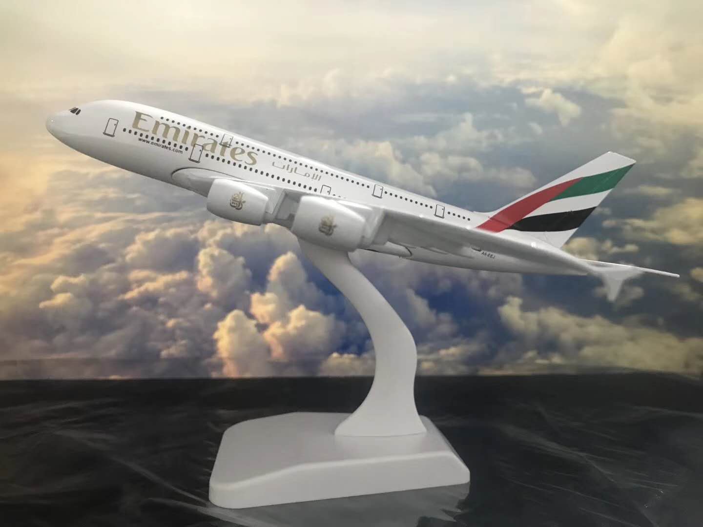 Alloy aircraft model (18CM Emirates A380) model metal aircraft model