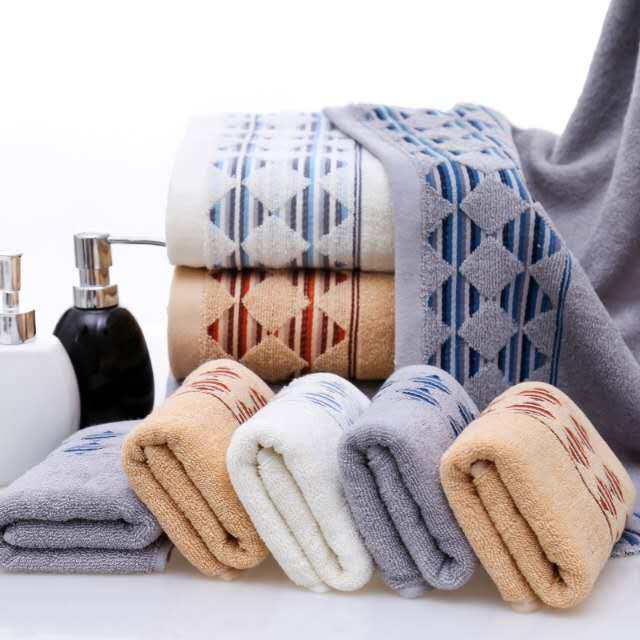 Diamond-shaped towels (accompanying bath towels are also available)