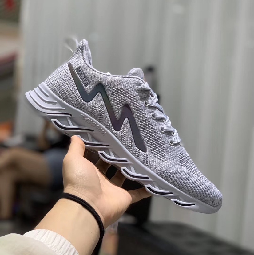 Men's sports shoes with blade soles details Picture