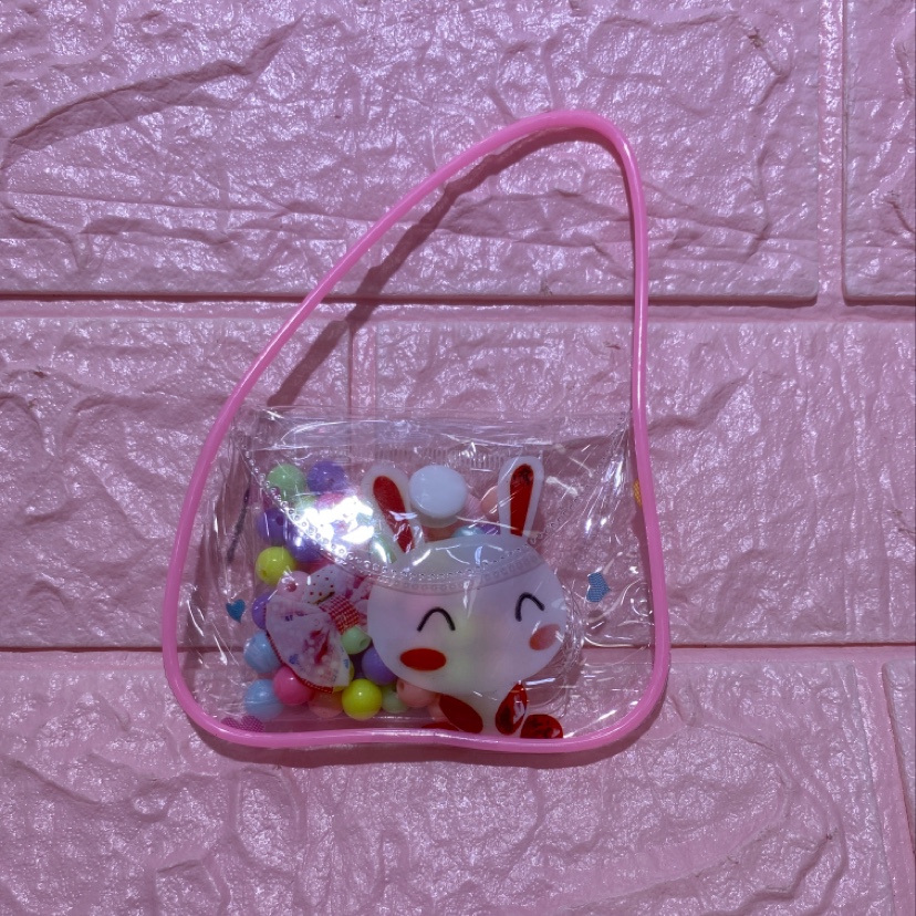 Children's DIY handcrafted beading can be worn into necklaces, bracelets, rabbit handbags and warm ones