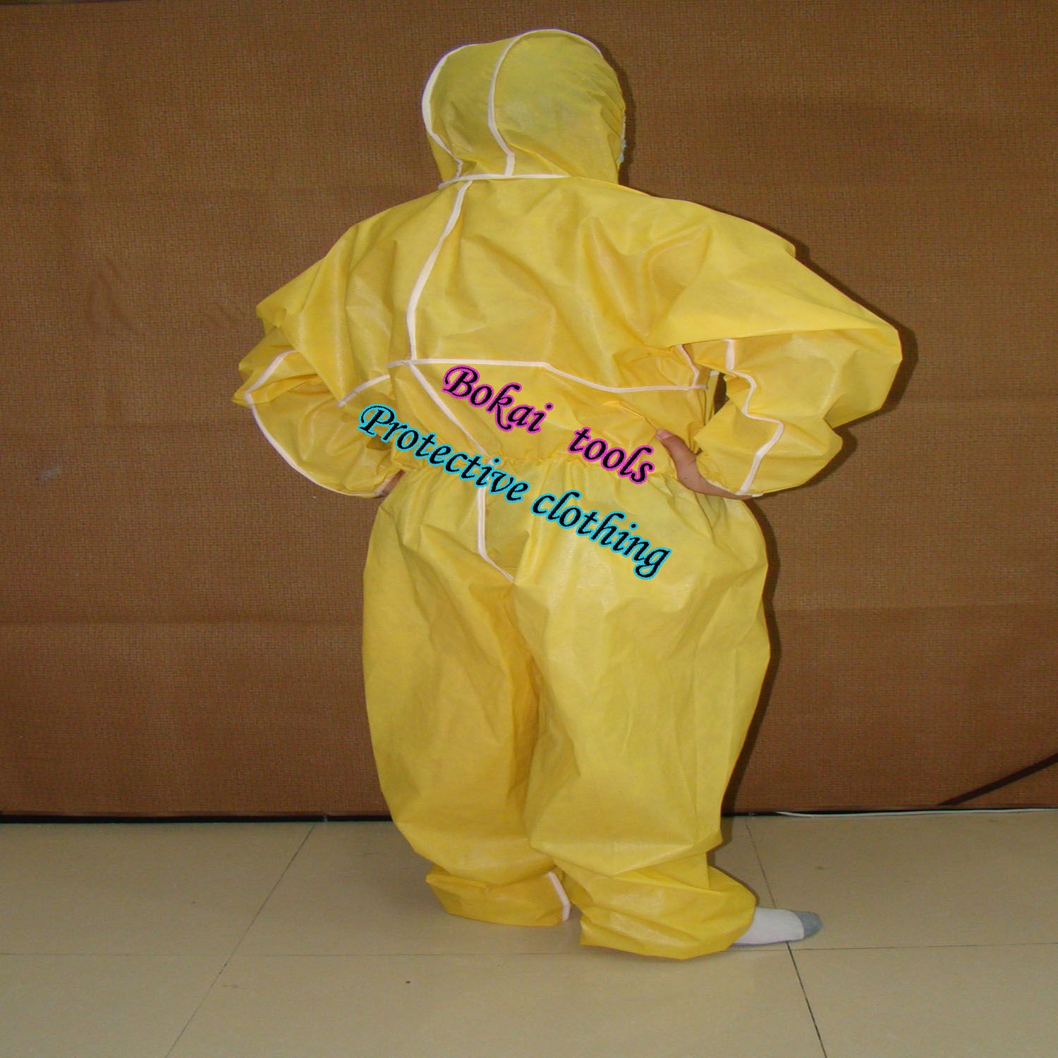 黄色化学耐酸碱、SPE淋膜、抗静电工作服、防尘服产品图