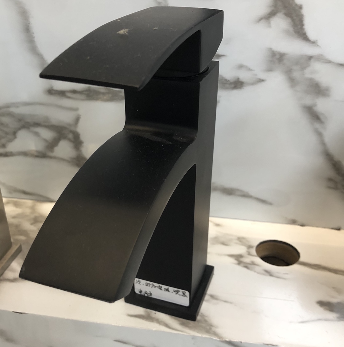 faucet with square curved mouth thumbnail
