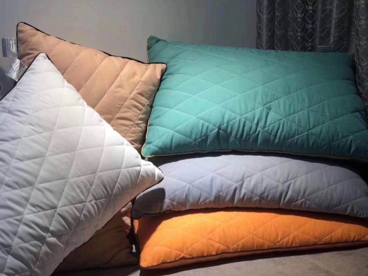 Colorful cotton quilted and embroidered comfortable pillow core bedding, home textile duvet covers Application Scenario