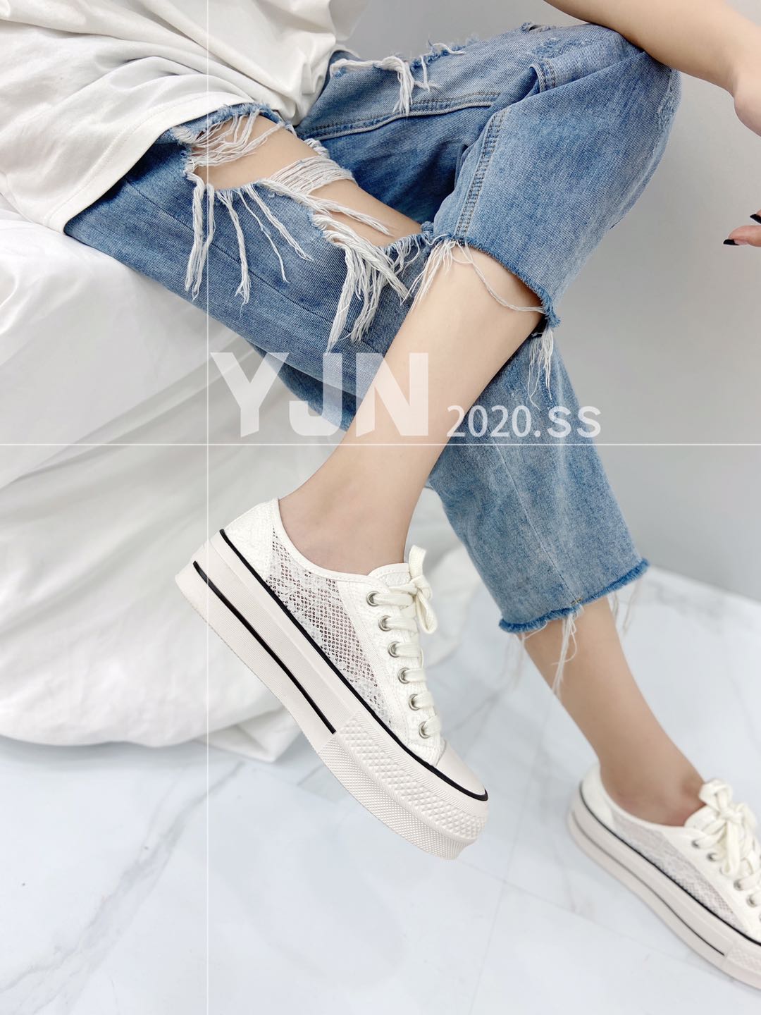 Muffin Soled Mesh Shoes details Picture