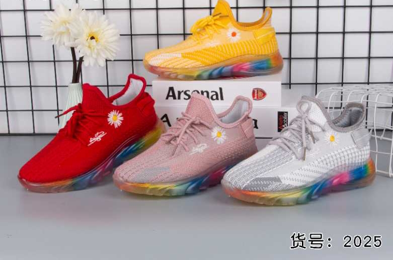 Sports shoes