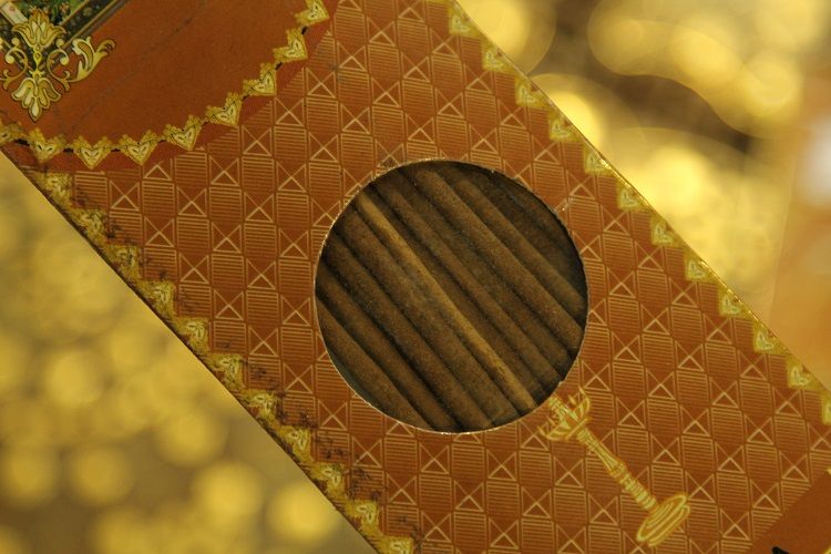 One box of imported Touch india incense contains 20 sticks for long-lasting indoor incense. Available in stock detail image 2