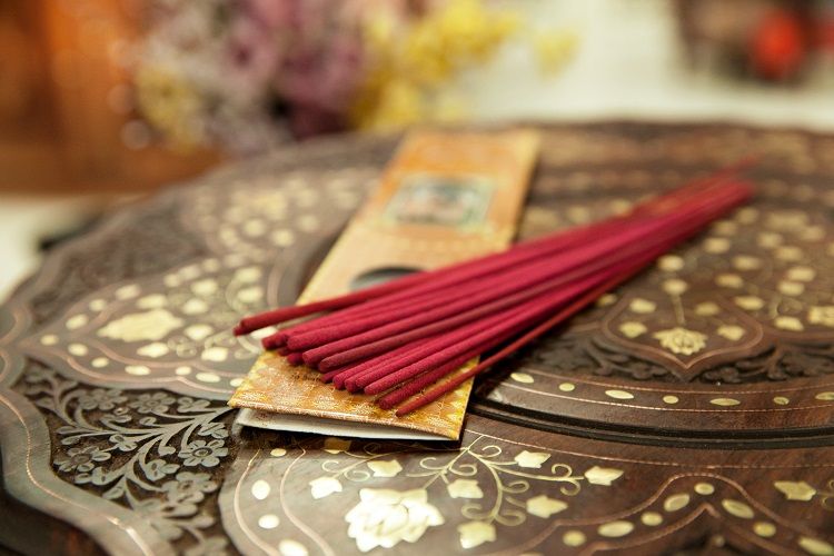 One box of imported Touch india incense contains 20 sticks for long-lasting indoor incense. Available in stock details Picture