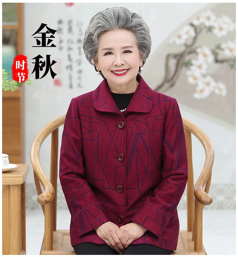 A 60-year-old middle-aged and elderly woman. Her mother wears a thin outer suit. Her grandmother wears spring and autumn clothes. Her mother-in-law wears clothes. Her wife is 70 years old detail image 10