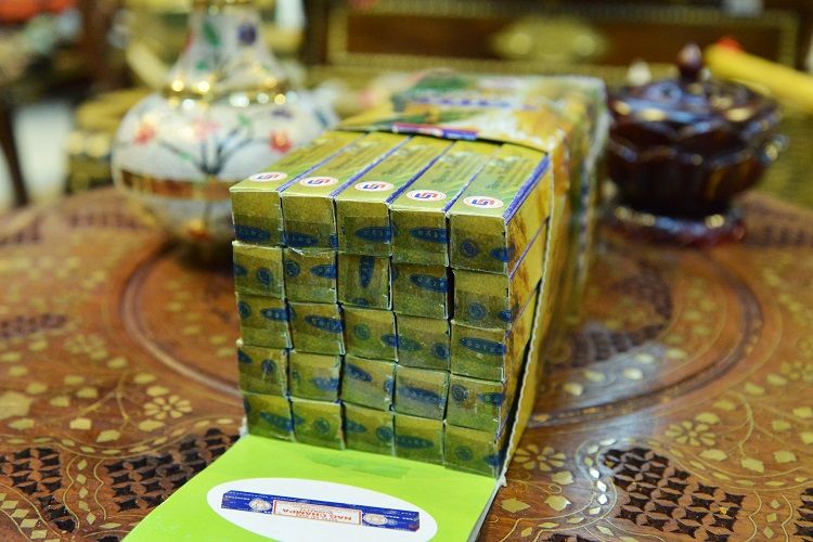 Large box of Indian incense satya Truth Square Box incense sticks for home indoor long-lasting burning. In stock. Minimum order quantity: 3 pieces. Mixed orders are available Specification image