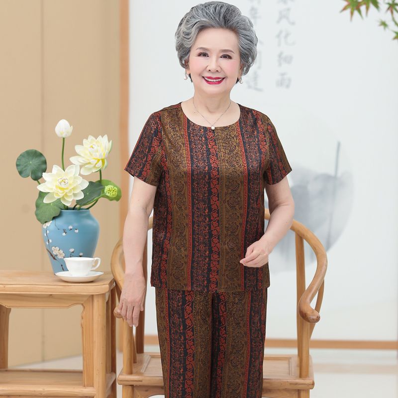 Two-piece summer suits for middle-aged and elderly women, 60-year-old grandmothers, 70-year-old seniors, round-neck T-shirts, and short-sleeved ladies details Picture