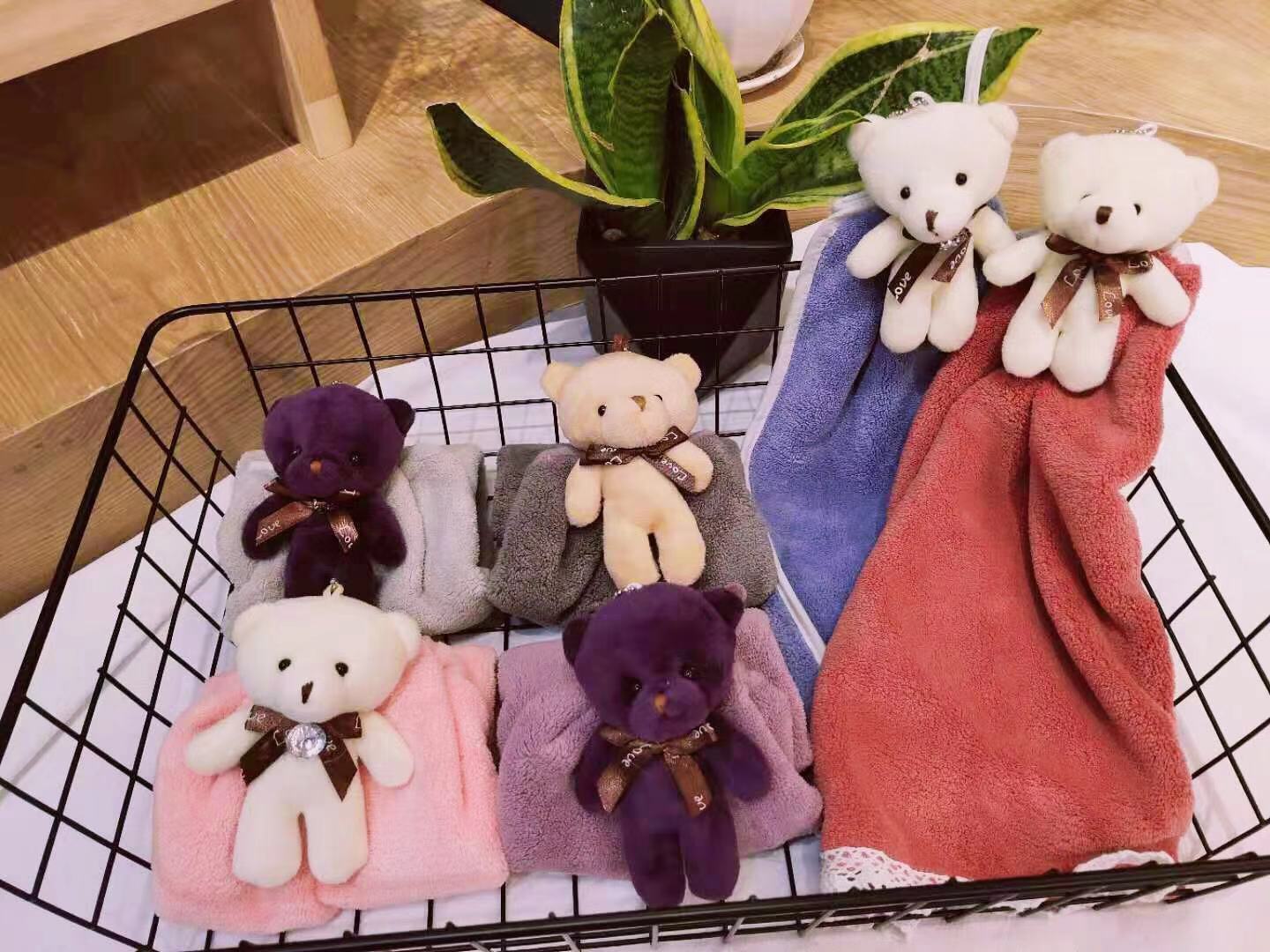 Original color fashion coral fleece bear hand towel Item Picture