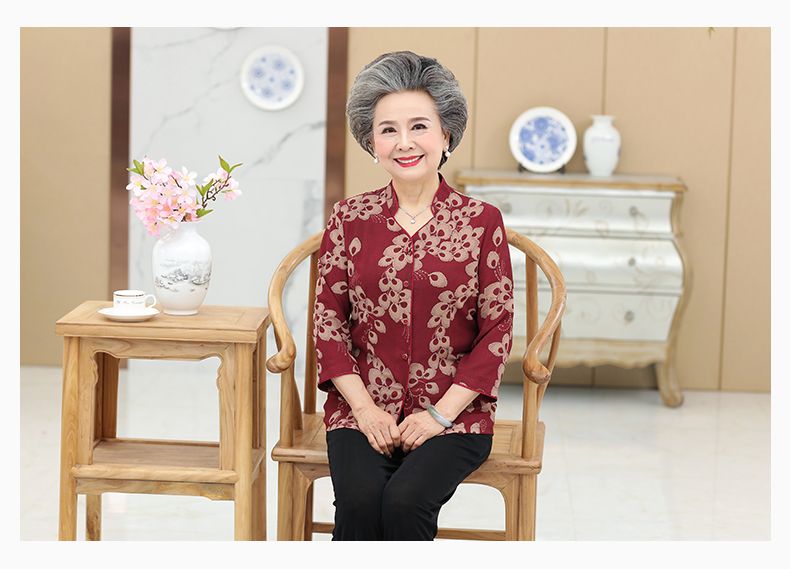 Summer clothes for middle-aged and elderly people: Women's linen mother's shirt, 60-year-old elderly clothes, 70-year-old grandma's two-piece set, wife's summer detail image 11