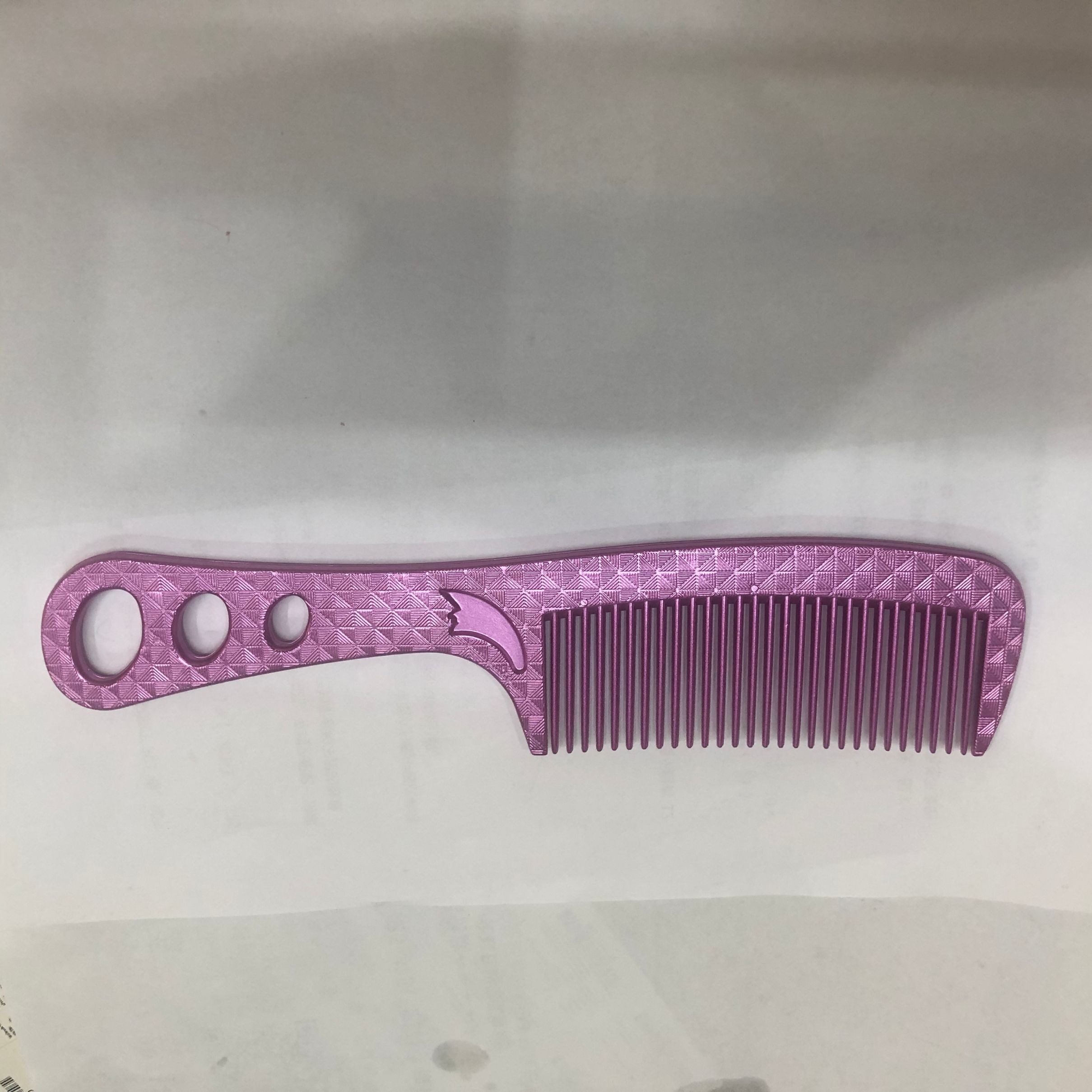 手柄有三个大小的洞方便挂梳子T878derunfa