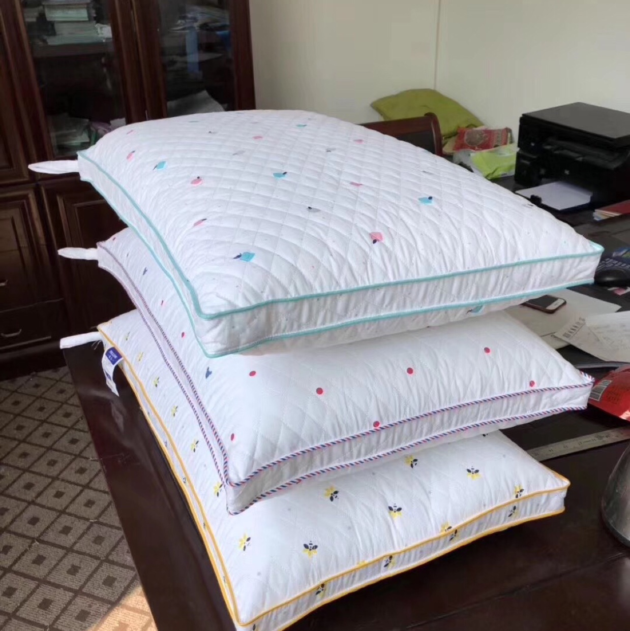 Silk Pillow Bamboo Charcoal Pillow Latex Functional Pillow. Wormwood Mosquito Repellent Pillow. Hot Melt Pillow Item Picture