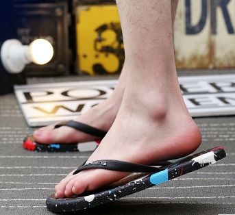 2019韩版潮流户外耐磨沙滩鞋 浴室防滑男士凉拖 人字拖男休闲拖鞋详情图1