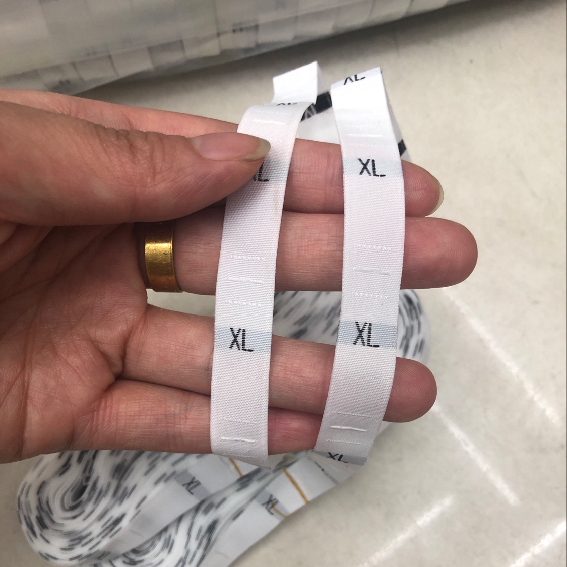 M尺码标织尺码标签布尺码布标码辅料标服装尺码现货白底黑字产品图