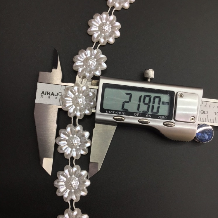 22mmABS sunflower bead handmade DIY headwear, wedding dress, dress, clothing accessories, handicrafts and accessories wholesale Application Scenario