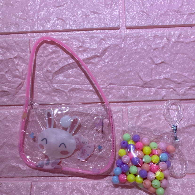 Children's DIY handcrafted beading can be worn into necklaces, bracelets, rabbit handbags and warm ones Application Scenario