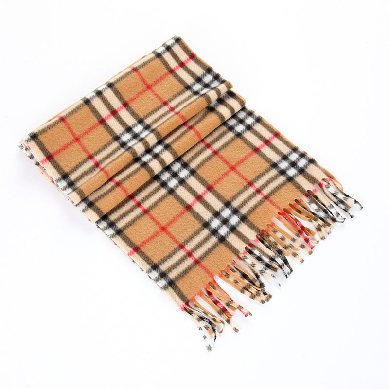 Ladies Autumn And Winter Warm Plaid Scarf Polyester Scarf Wholesale Application Scenario
