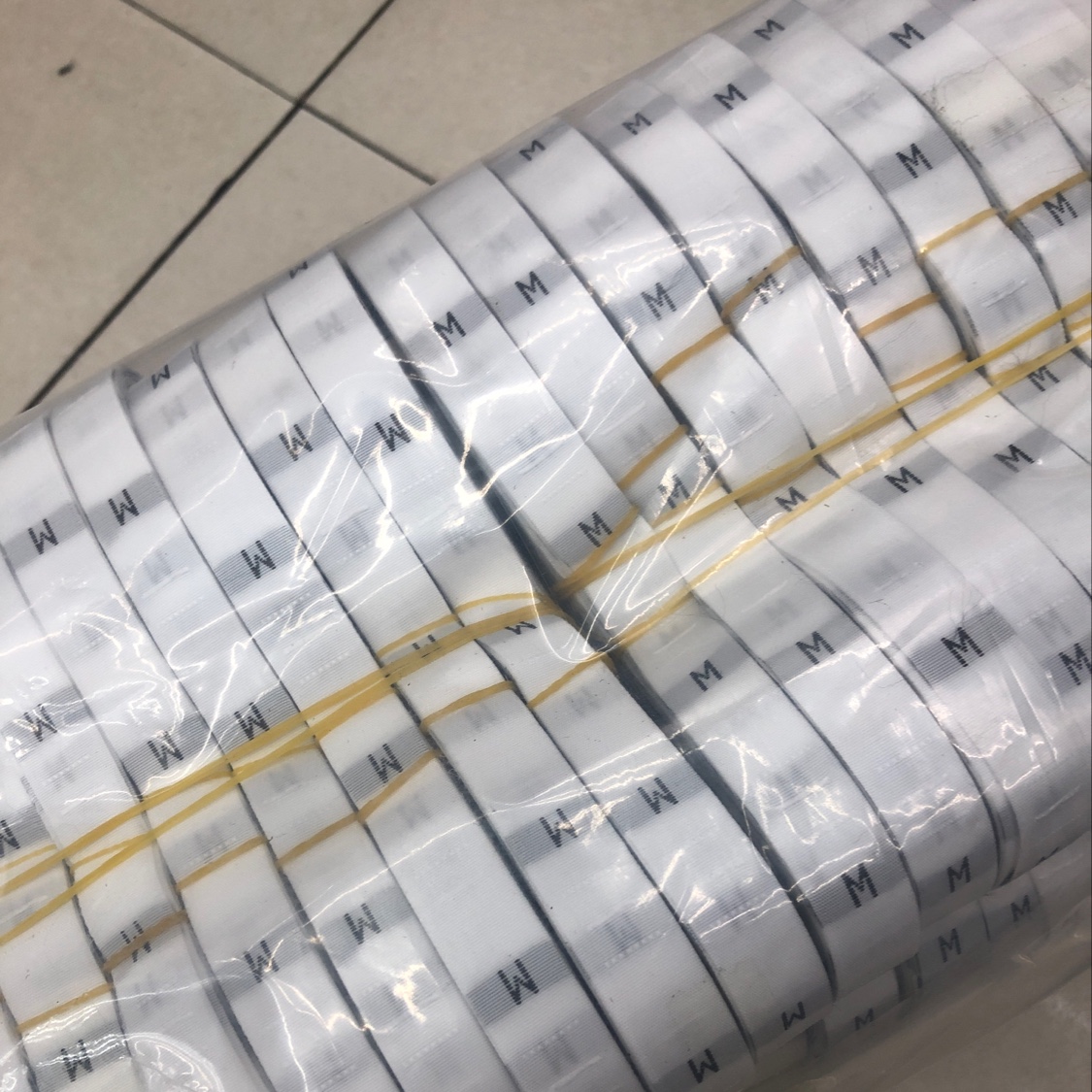 M尺码标织尺码标签布尺码布标码辅料标服装尺码现货白底黑字细节图