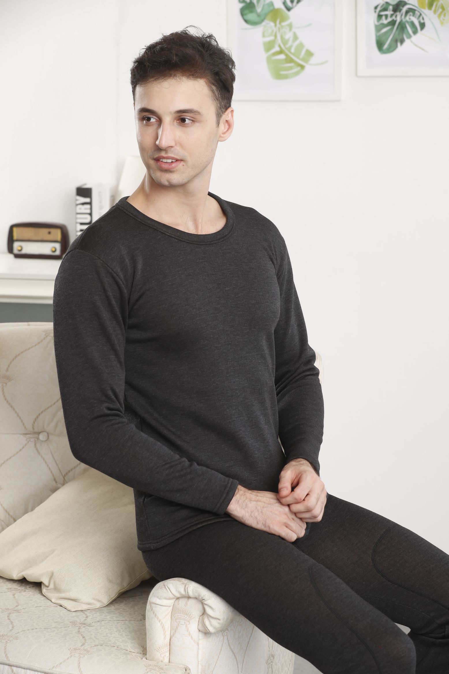 Men's warm underwear with soft round neck thumbnail