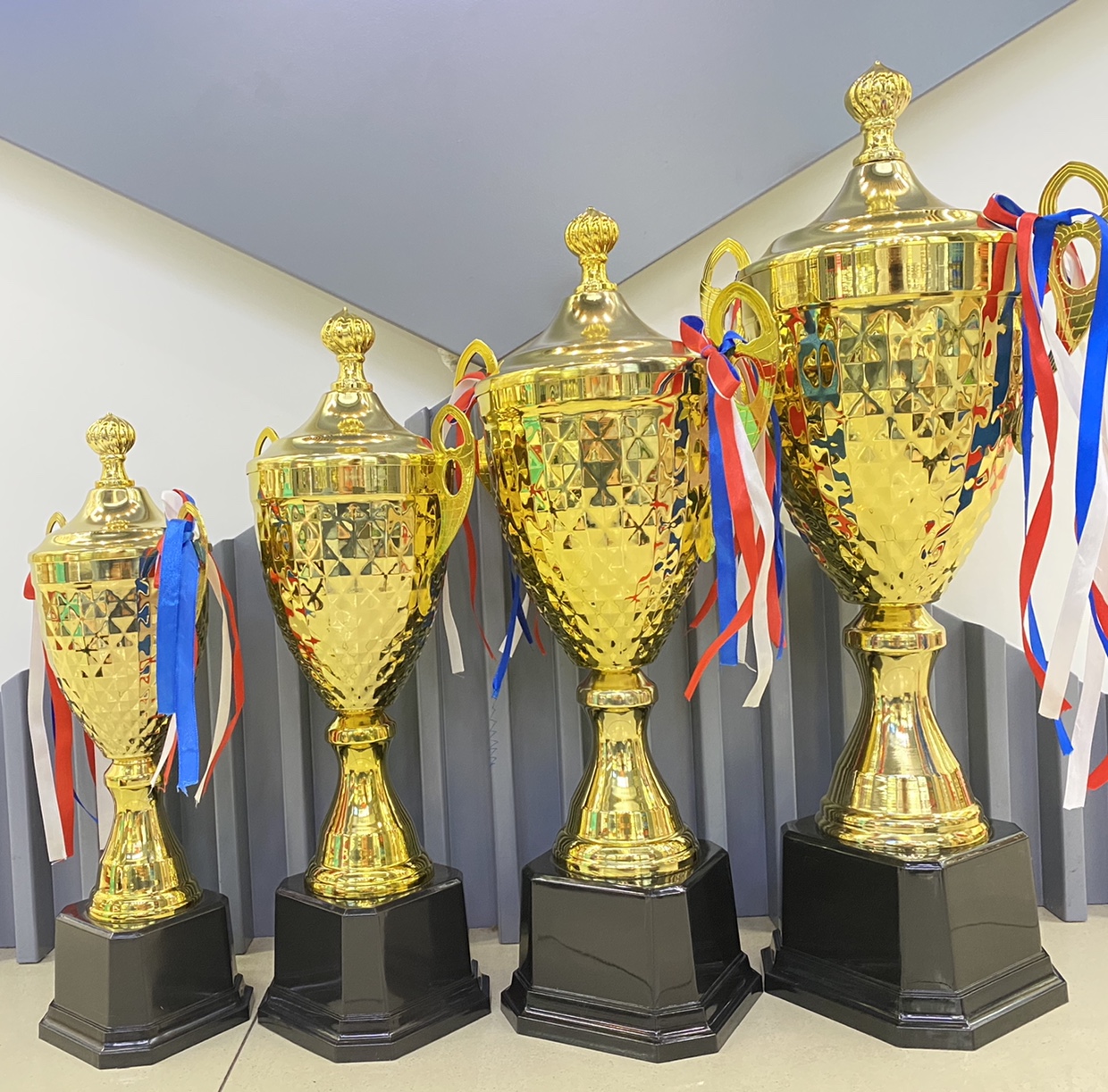 3287C 2020 New Style Metal Trophy, 10*37CM Metal trophy, customizable logo for the annual meeting award ceremony Application Scenario