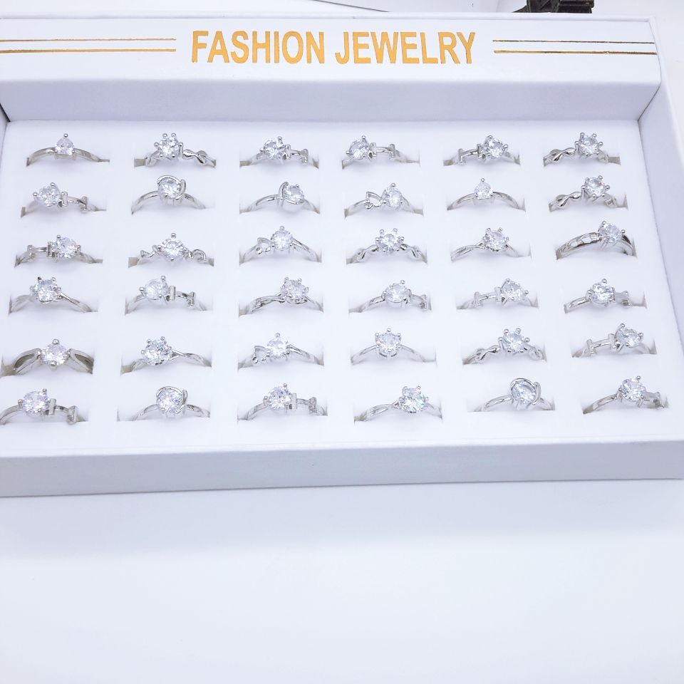 White diamond ring Alloy ring ring ring jewelry ring details Picture