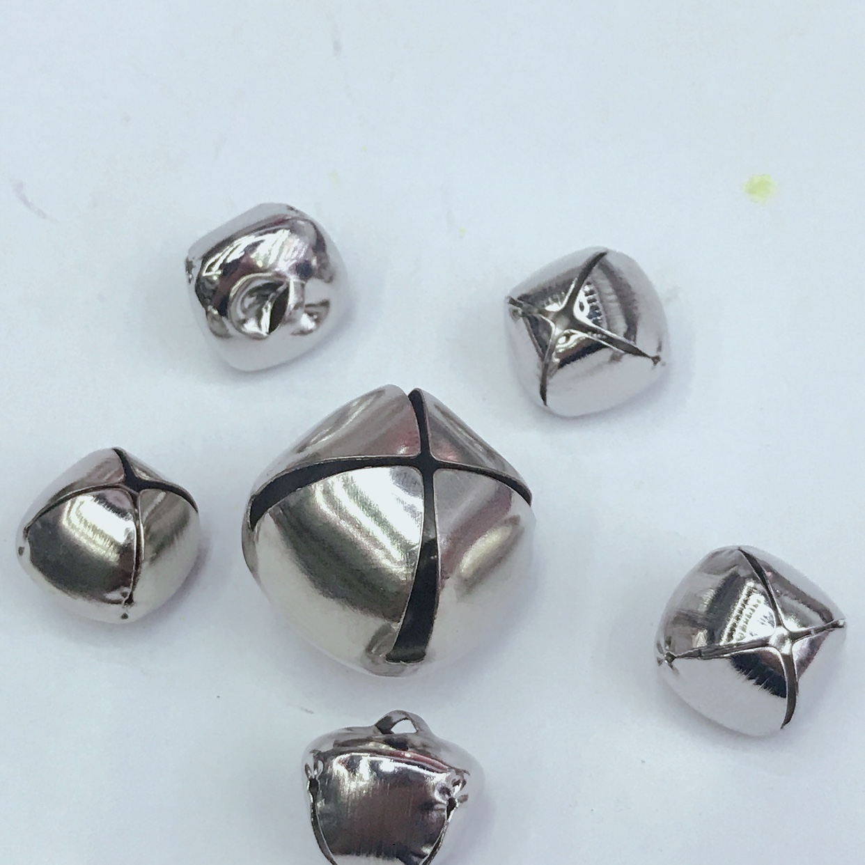 Supply 30Mm Cross Bells, Christmas Bells, Dly Accessories, Chinese Knot Accessories details Picture