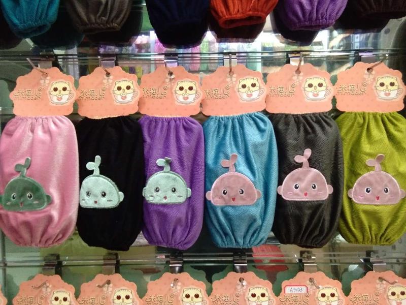 Little Whale cartoon embroidered dust-proof and stain-resistant velvet sleeve (The pattern and fabric color are subject to actual shipment)