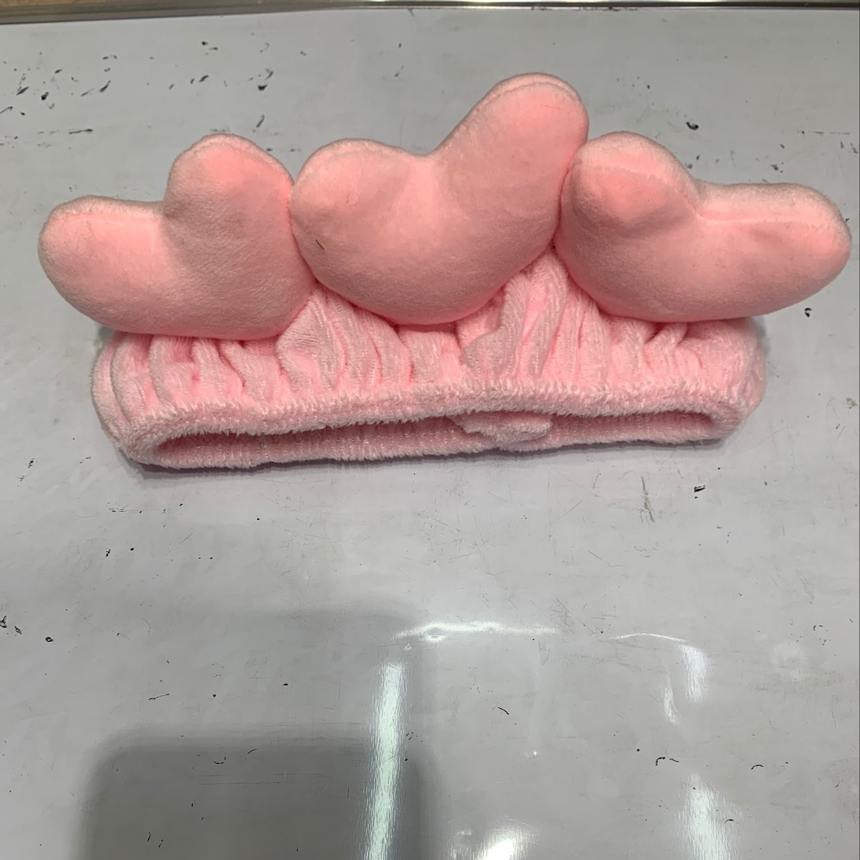 A cute heart-shaped hair band that has become a popular Internet sensation