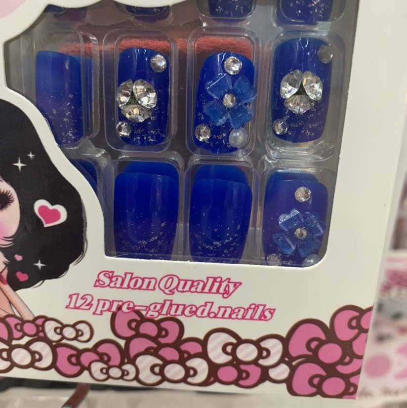 Sapphire flower manicure