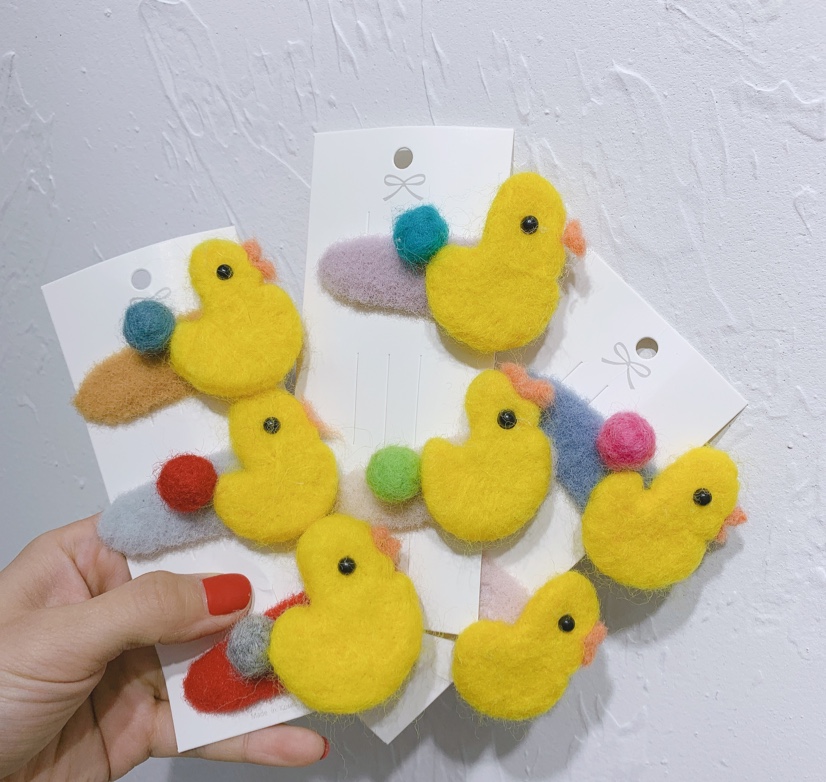 Felt duck Bb clip thumbnail