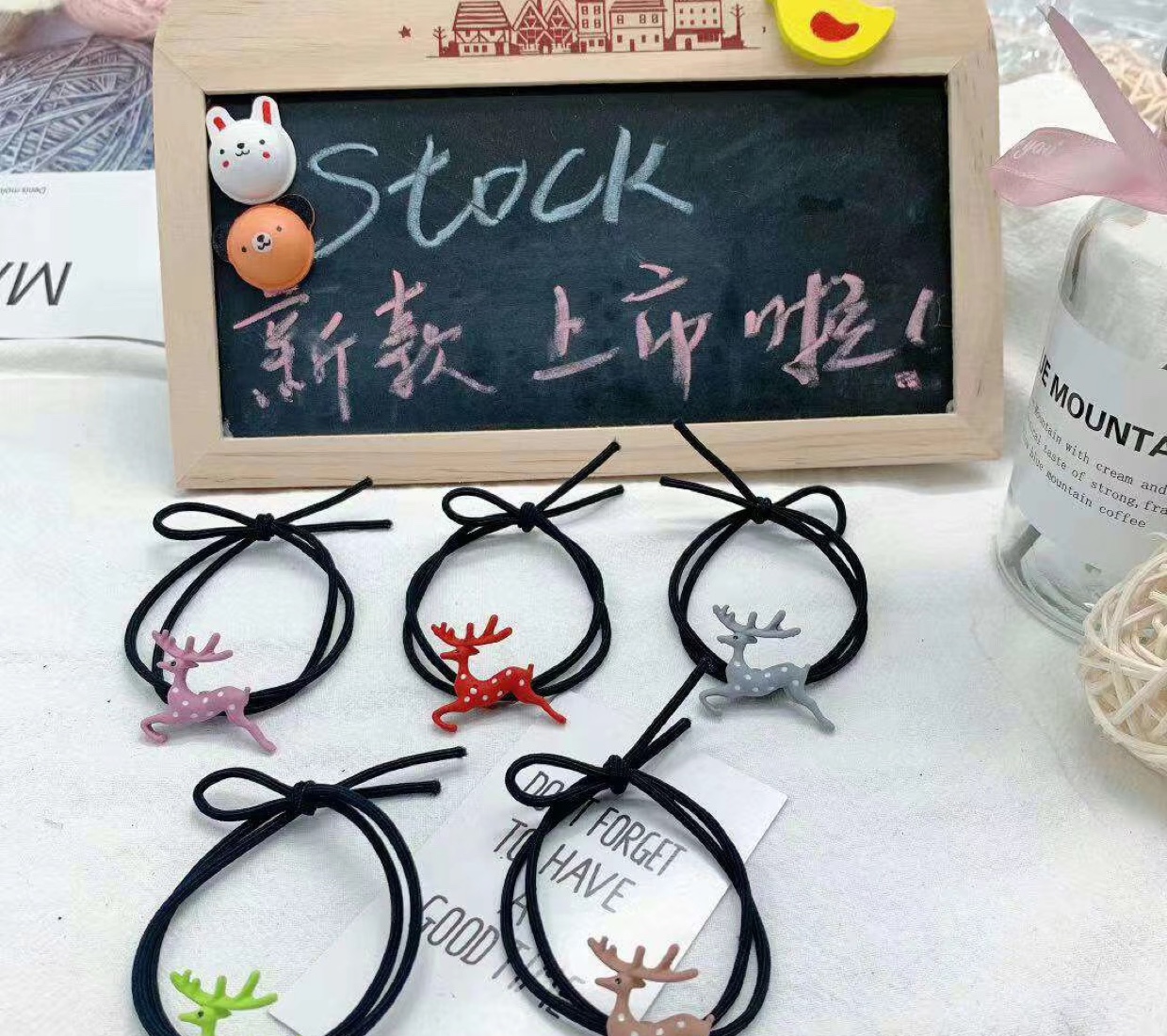 A simple rubber band made of alloy sika deer