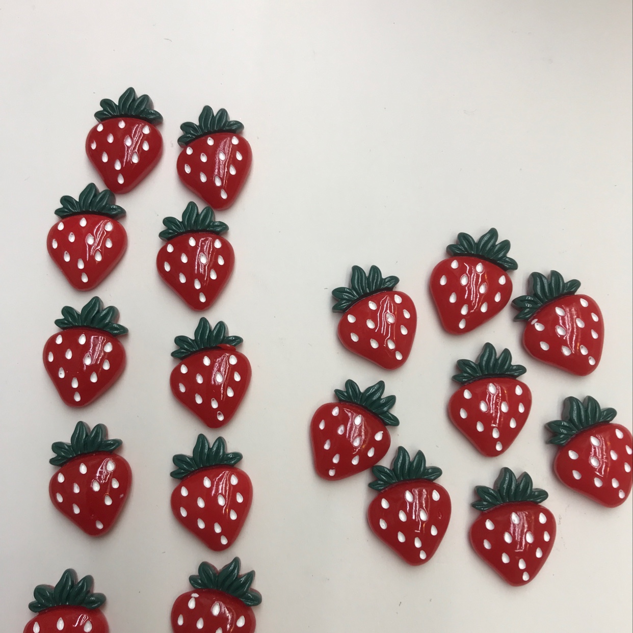 树脂草莓卡通水果饺子盘子抖音爆款 diy发夹水杯贴奶油胶手机壳树脂配件