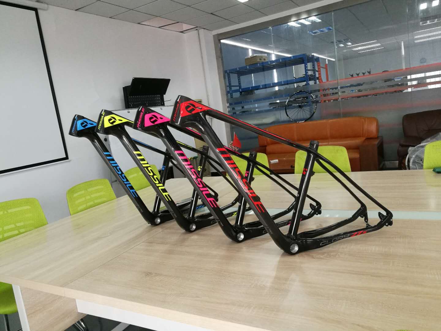 Miser bicycle, mountain bike, road bike frame carbon fiber detail image 1