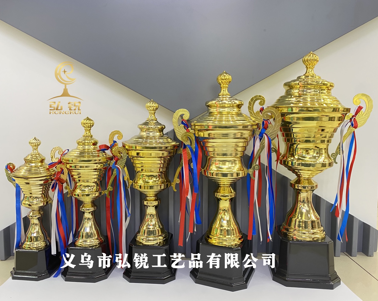 The new 1042C metal trophy is now available, measuring 10*35CM. The competition rewards and prizes can be customized with logos details Picture