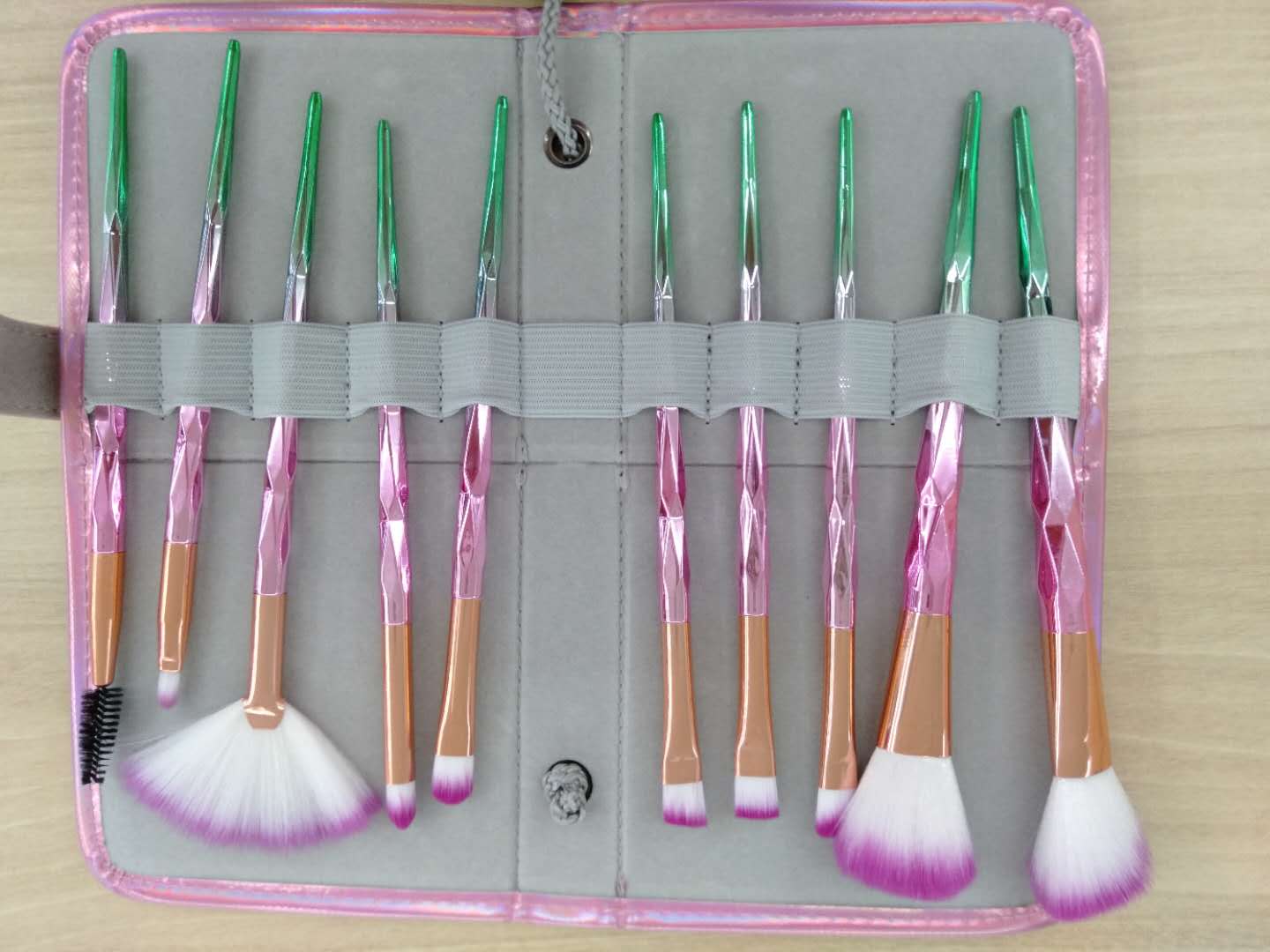 10 sets of makeup brush, blush brush, fan-shaped eye shadow brush, eyebrow brush, lip brush, eyelash curl full figure