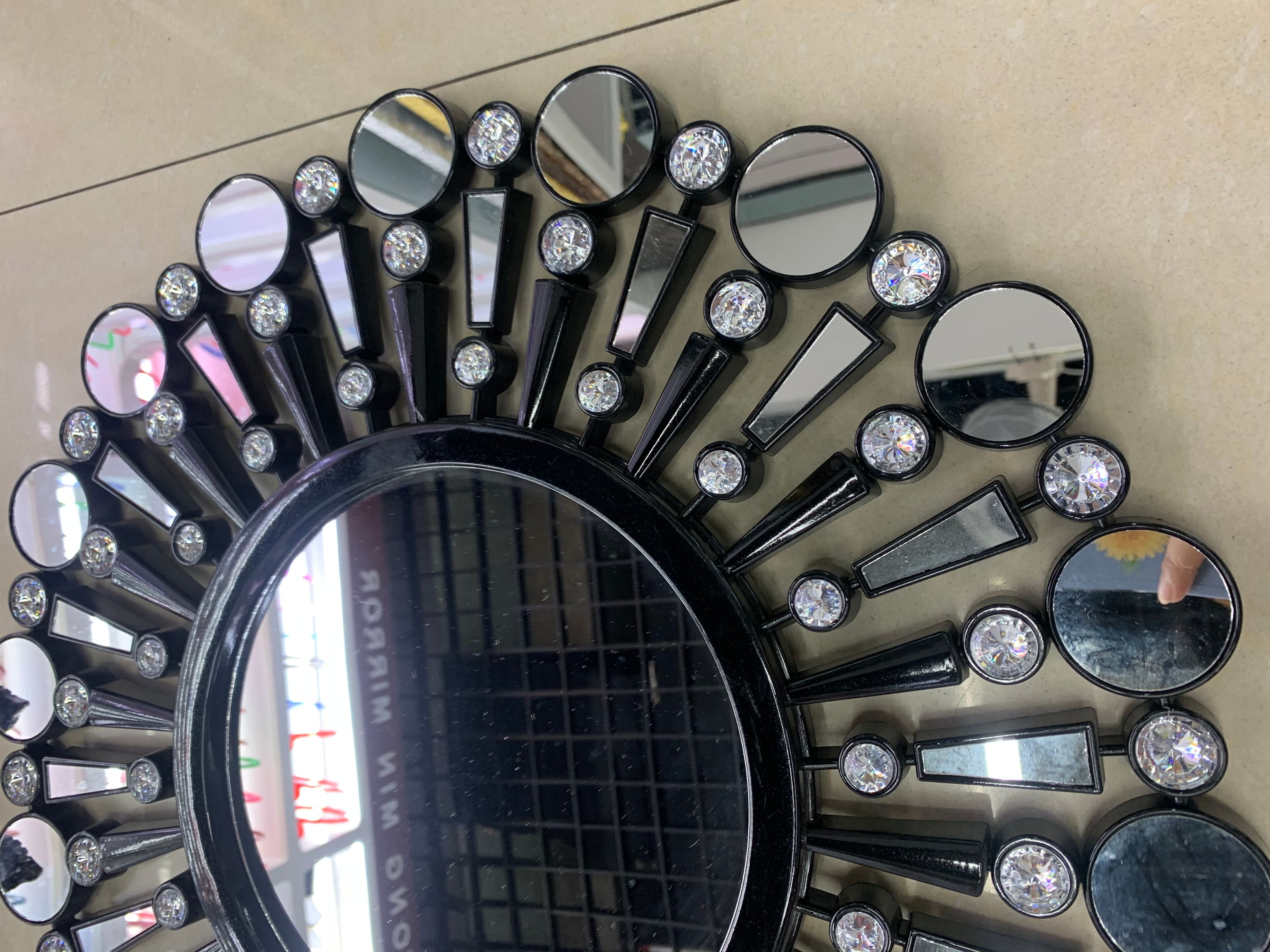 Yiwu Selection European retro wall mirror high-end club web celebrity princess mirror Specification drawing