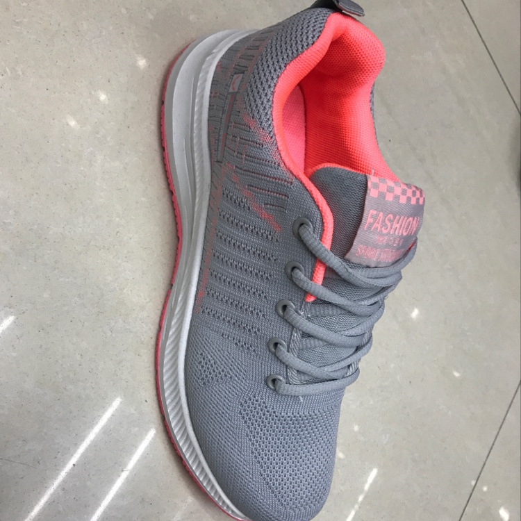 Women's flying knitted shoes