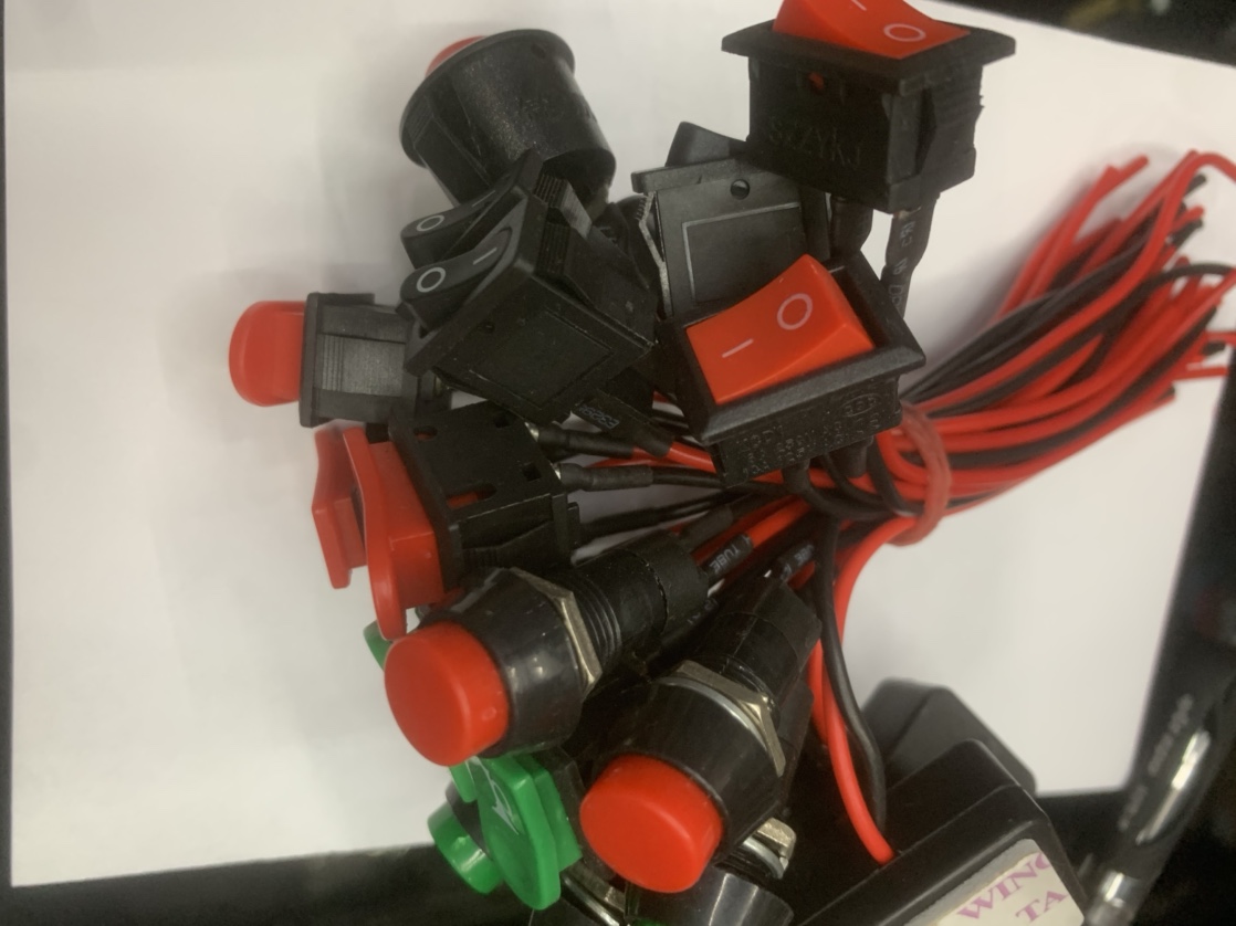 其他汽车小电器实物图