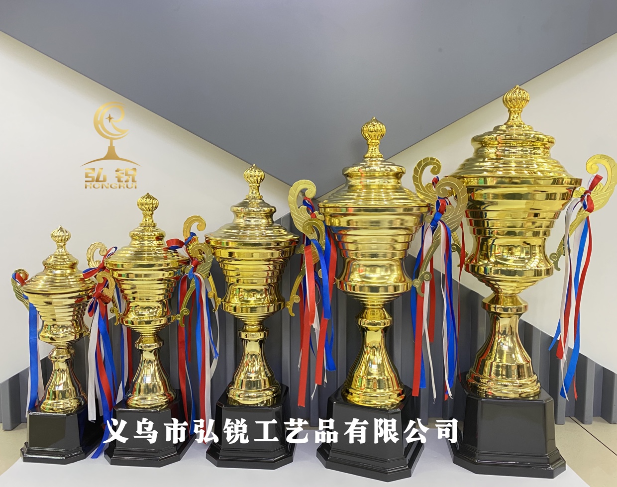 The new 1042B metal trophy is now available. It measures 12*39CM and is a good product from Yiwu. The prize can be customized with a logo
