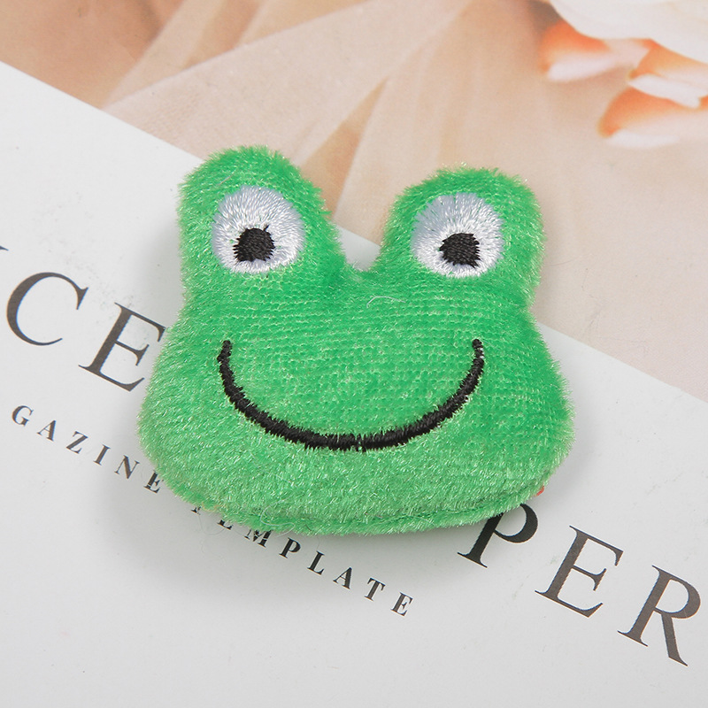 毛绒卡通青蛙宝宝鞋袜，胸针，固定器，服装等配饰白底实物图