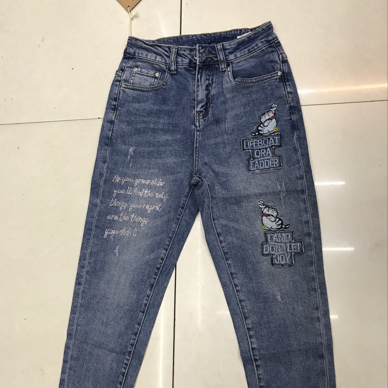 应你得8868九分裤带小猫刺绣、带钻点缀图