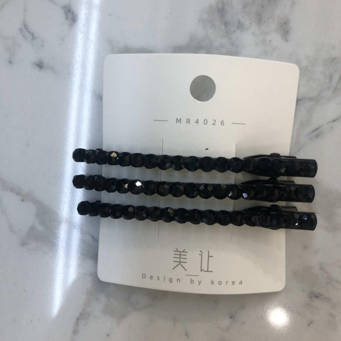 Black hair clips thumbnail