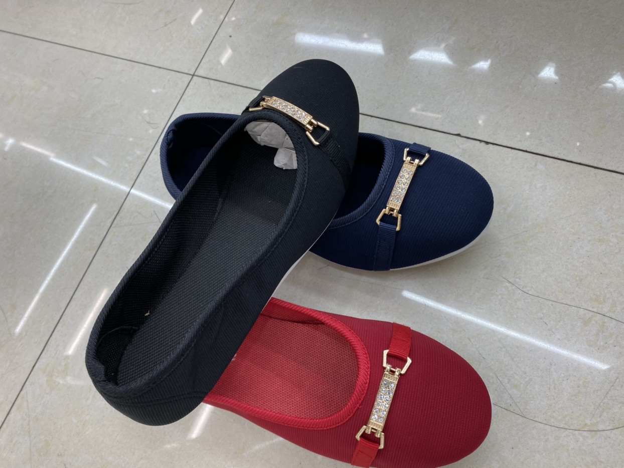 Stylish And Simple Granny Pumps